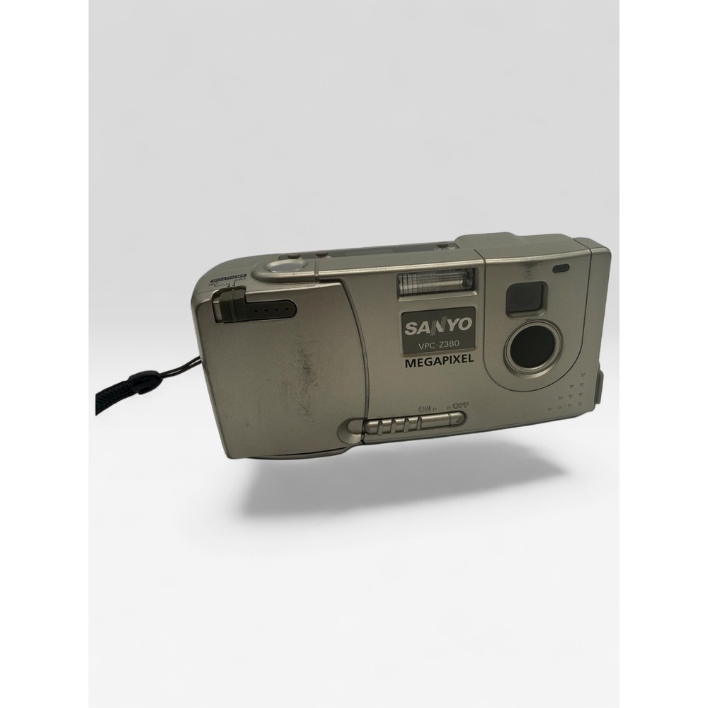 Sanyo VPC-Z380 Megapixel Digital Camera Silver Vintage Point and Shoot with Case